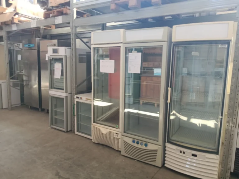 Precauzioni di sicurezza per frigoriferi e vetrine frigo professionali